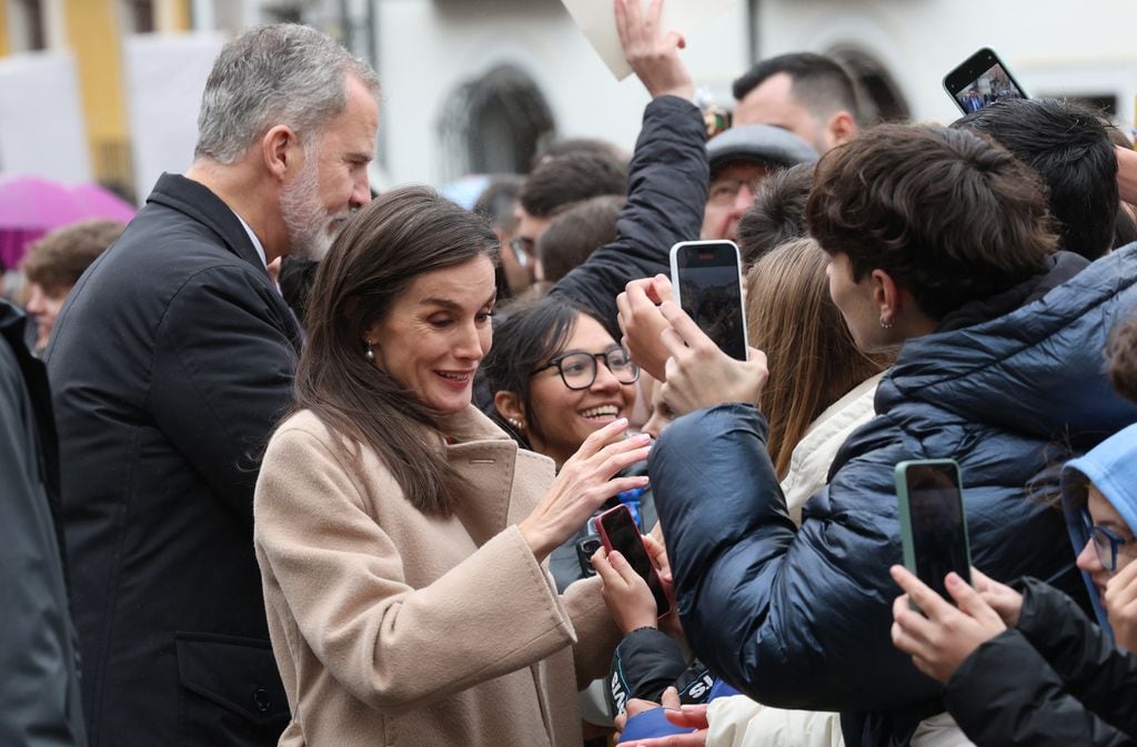 LOS REYES VISITAN EL AYUNTAMIENTO DE CUENCA