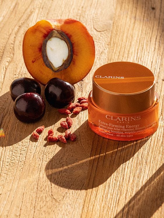 Nuevo tratamiento facial para tu rutina antiedad de Clarins