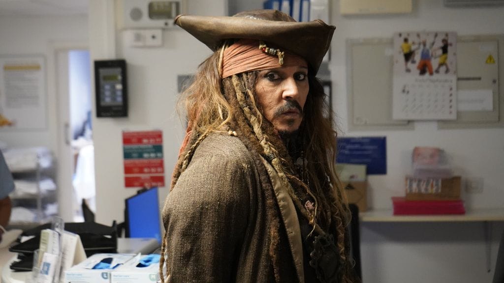 Johnny Depp caracterizado como Jack Sparrow.