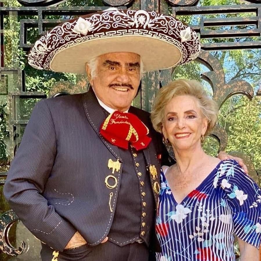 Vicente Fernández y su esposa doña Cuquita Abarca