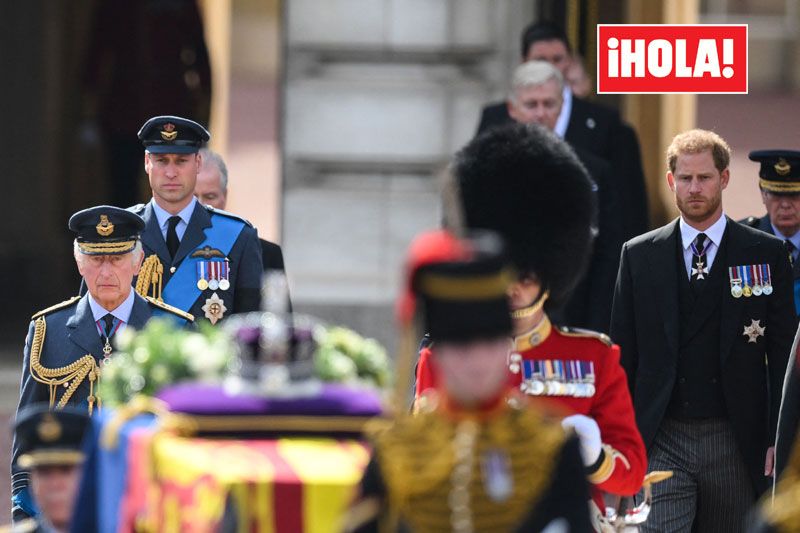 carlos guillermo y harry cortejo fúnebre de Isabel II