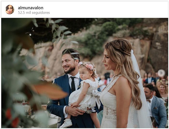 Manuel Carrasco y Almudena Navalón: las fotos más bonitas de su boda con su hija Chloe