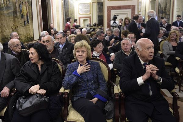 Al homenaje en memoria de Suárez asistieron también, entre otros, la defensora del Pueblo, Soledad Becerril, o el exministro Rodolfo Martín Villa
