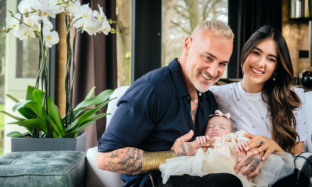 Gianluca Vacchi y Sharon Fonseca con su hija HOLA 4062