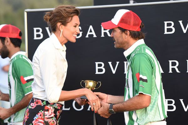 Nieves Álvarez se ha encargado de entregar la Copa de Oro en el 44º Torneo Internacional Land Rover de Polo de Santa María Polo Club.
