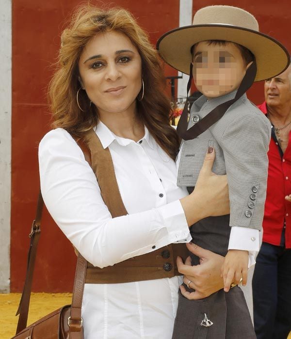 José Ortega Cano estuvo arropado por los suyos en el festival benéfico de la Puebla del Río. Su pareja, Ana María Aldón, y su hijo, José María, no faltaron a la cita taurina
