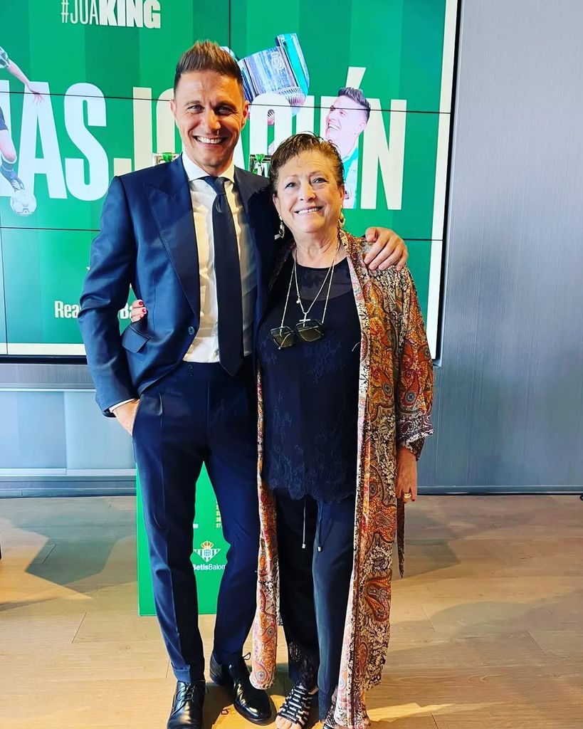 Joaquín Sánchez con su suegra