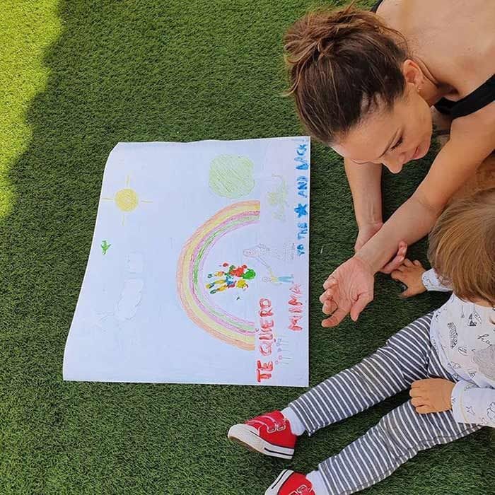 Cayetano Rivera y su hijo felicitan a 'la mejor mamá del mundo' con una preciosa manualidad