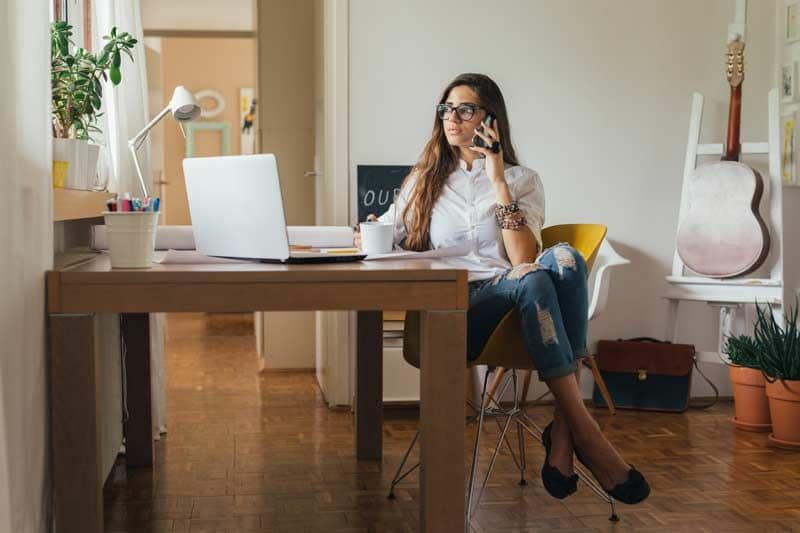 mujer oficina