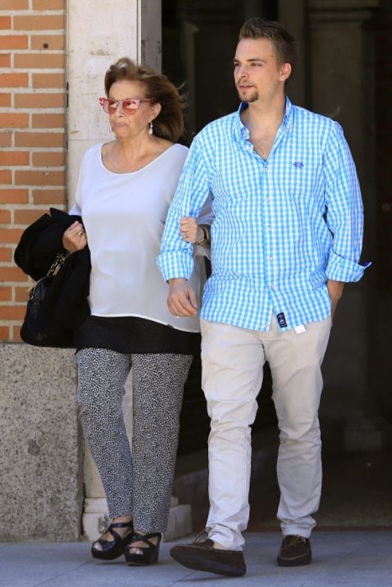 José María y su abuela María Teresa Campos