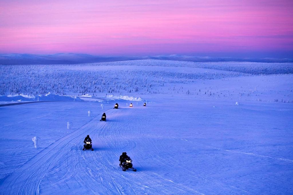 a_Kakslauttanen snowmobile