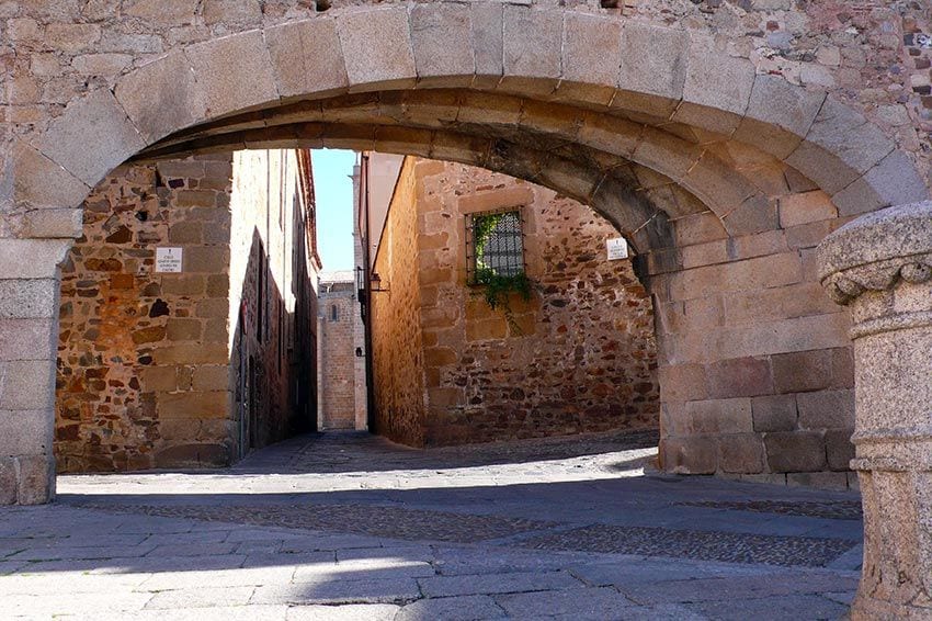 caceres-arco-estrella