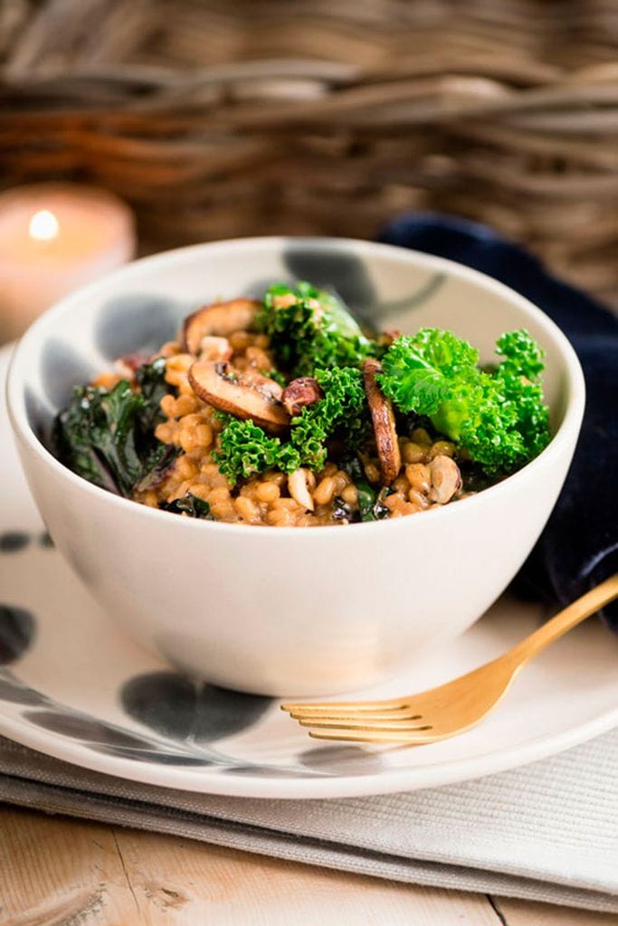 'Risotto' de cebada con kale y champiñones