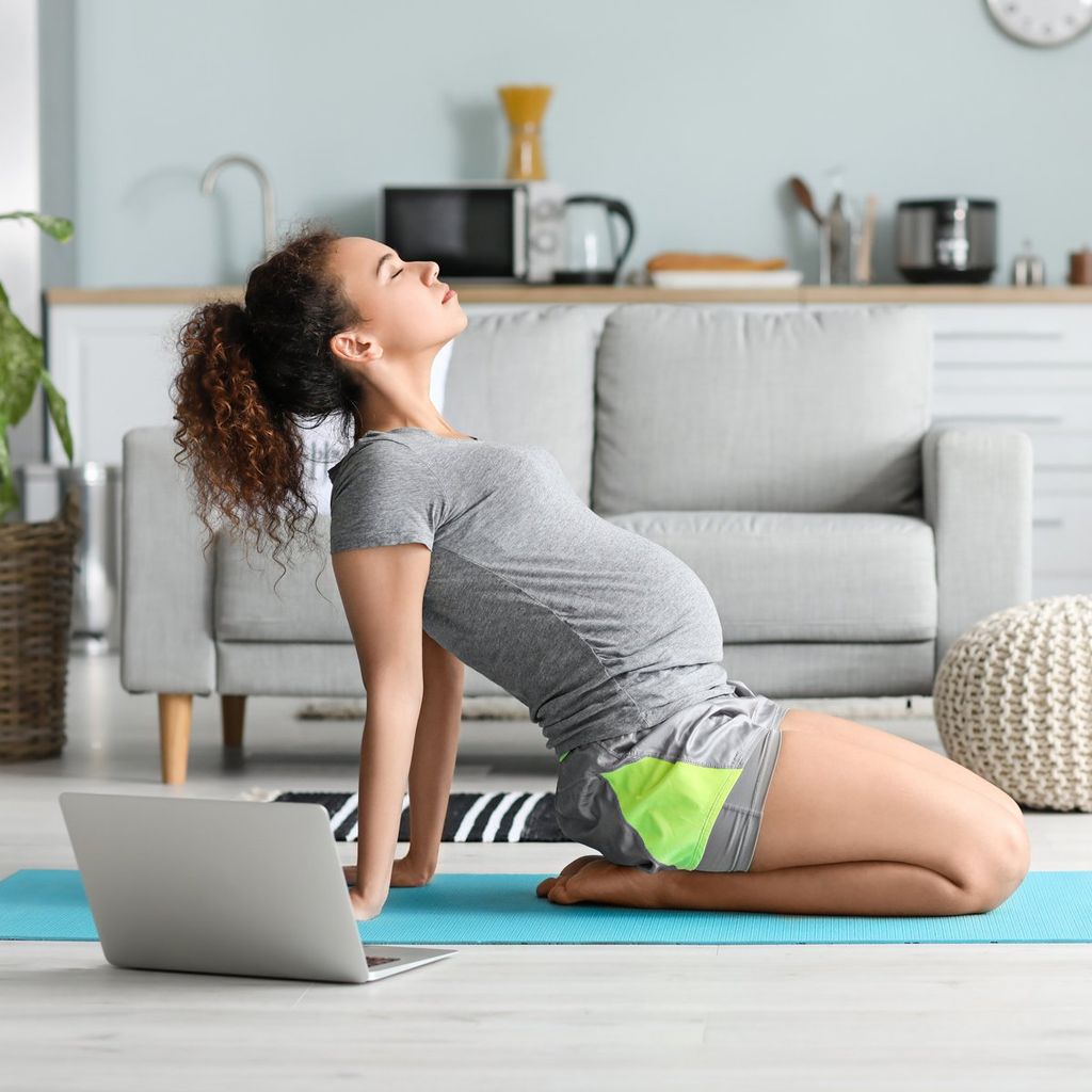 mejores posturas de yoga durante el embarazo