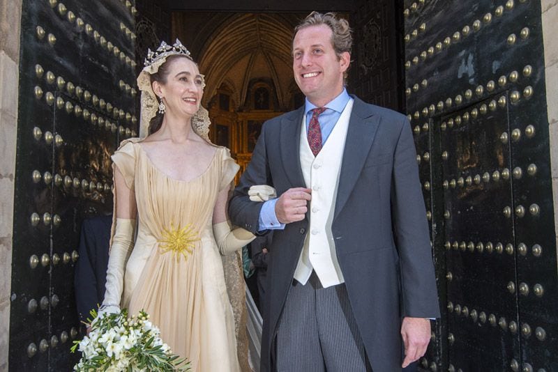 Sol Medina y su majestuoso vestido de novia con tiara de perlas y diamantes