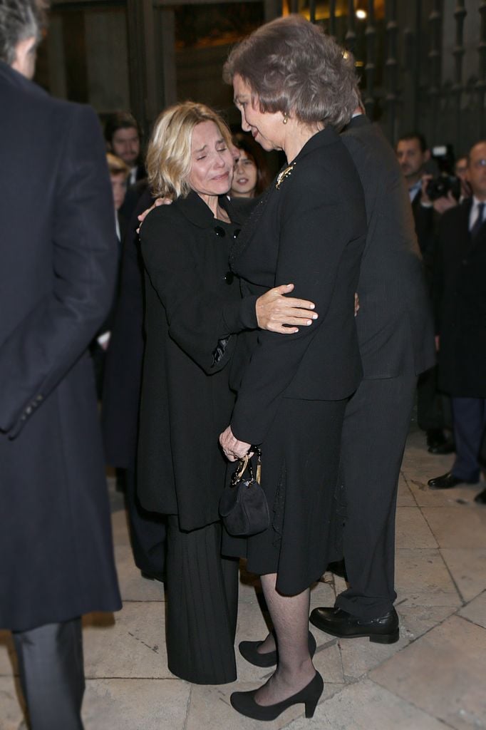 La Reina Sofía con Eugenia Martínez de Irujo durante el funeral de la Duquesa de Alba