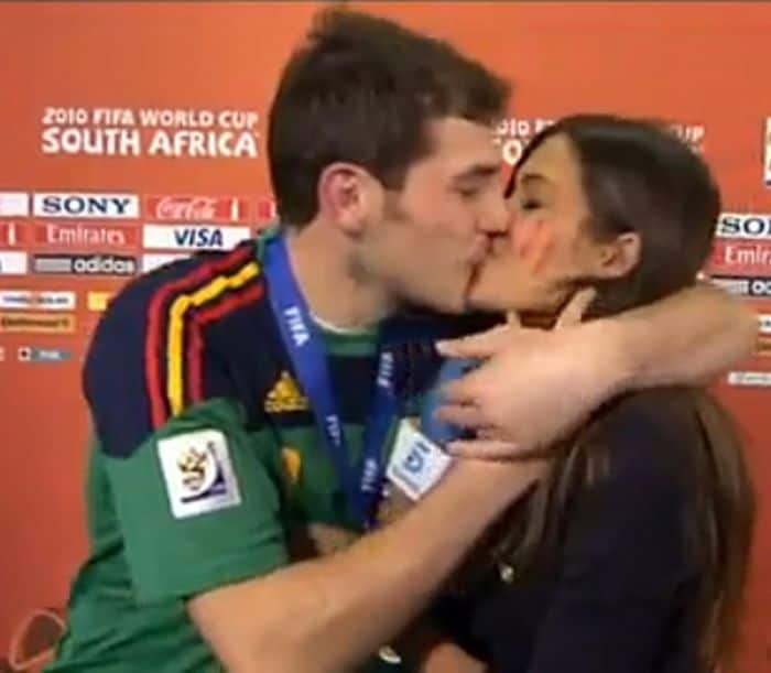 Iker y Sara beso del mundial