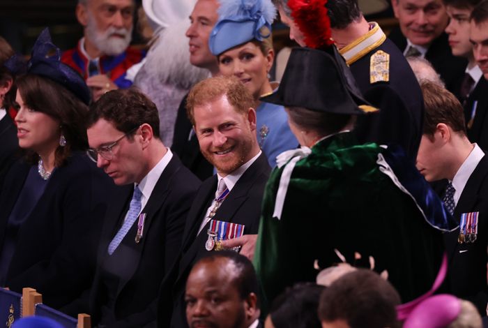 Análisis del paso del príncipe Harry por la coronación de su padre