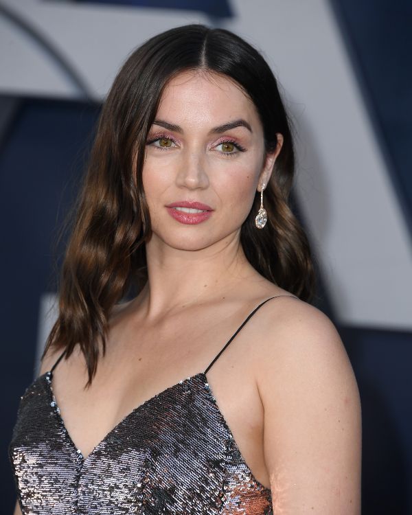 ana de armas clavicut