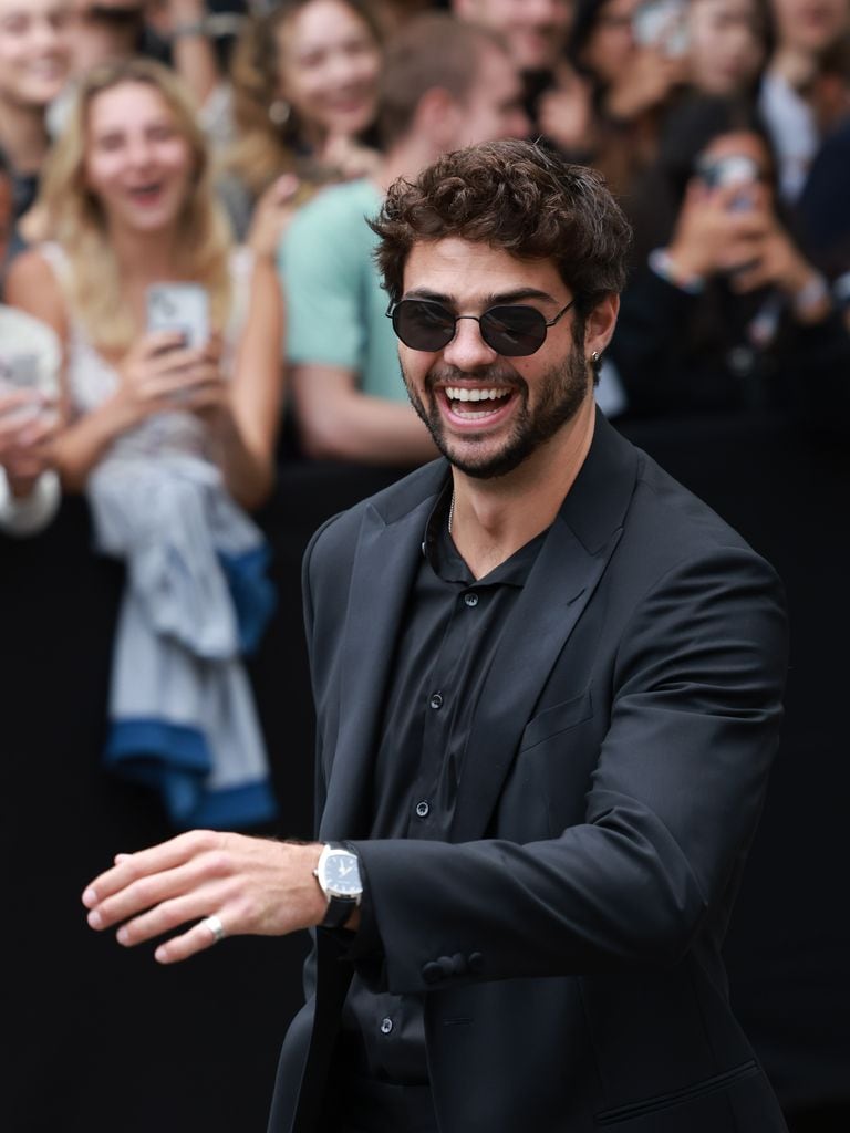 Noah Centineo ha sido relacionado con varias actrices famosas como Lily Collins y Lara Condor