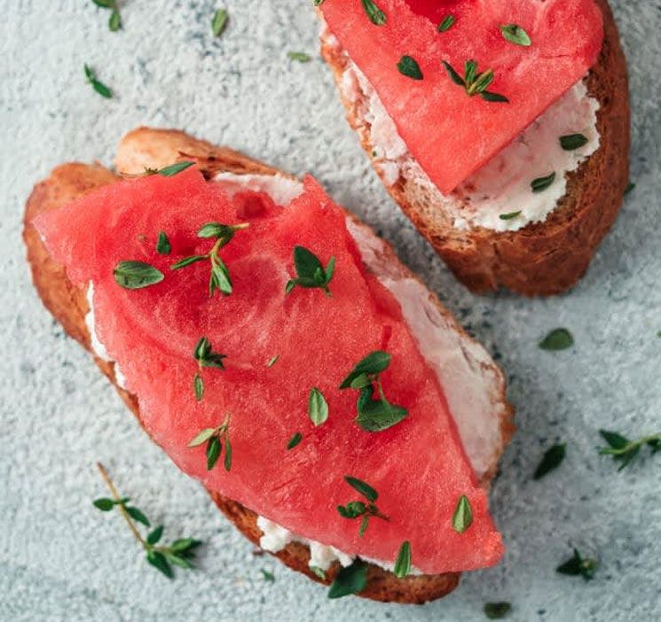 tostadas sandia queso crema