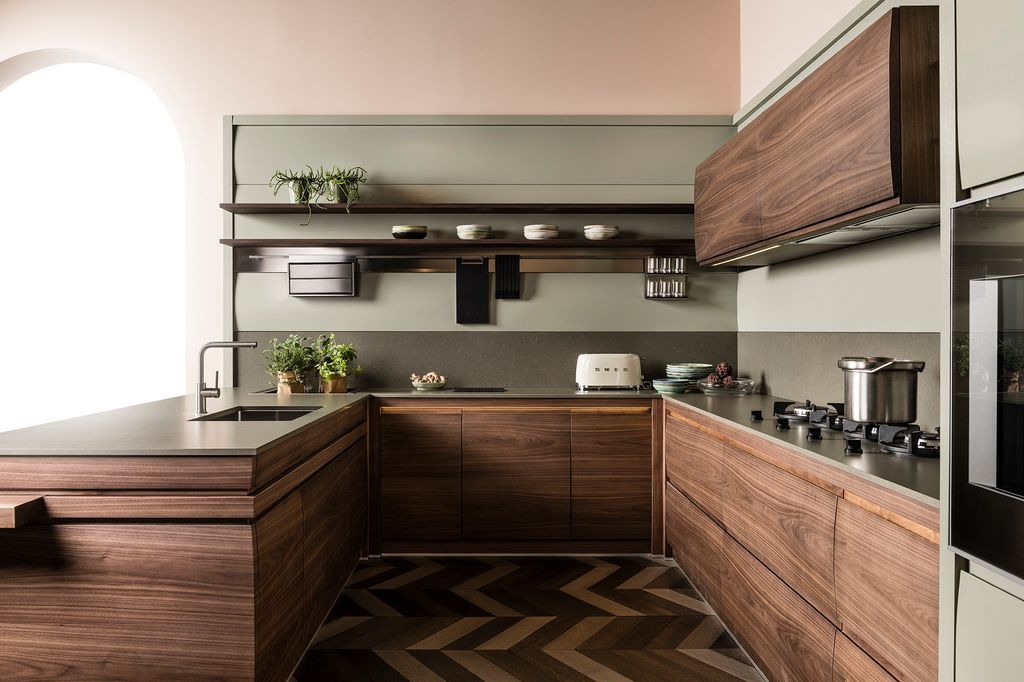 Cocina con muebles de madera