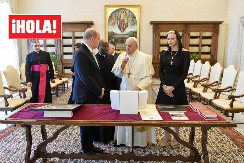 Los príncipes Alberto y Charlene con el Papa Francisco