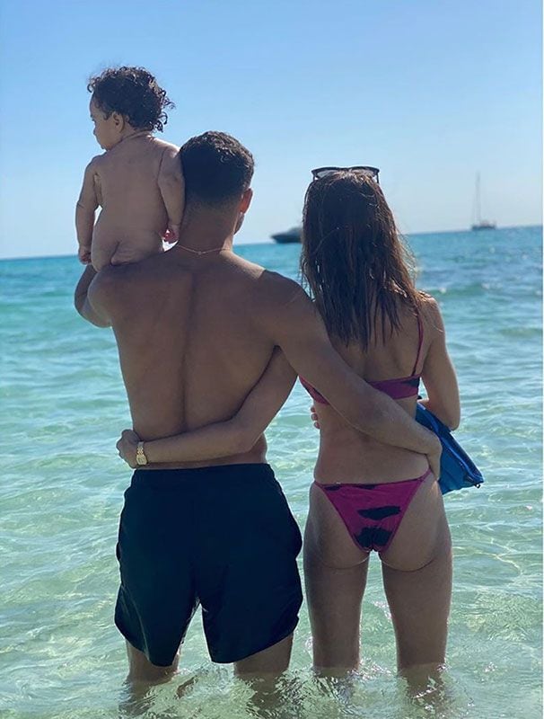 HIba Abouk con Achraf Hakimi y su hijo 