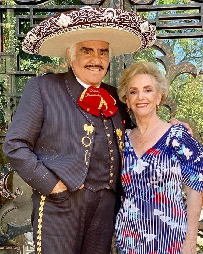 Vicente Fernández con Doña Cuquita