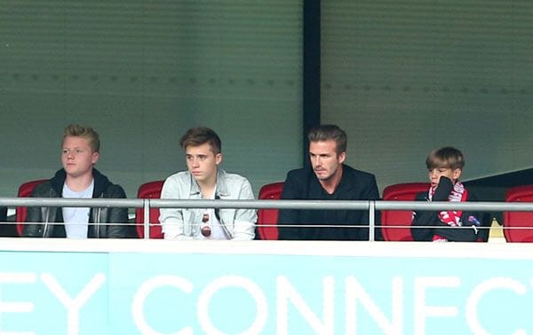 Jack Ramsay, Brooklyn, David y Romeo Beckham disfrutaron juntos del encuentro
