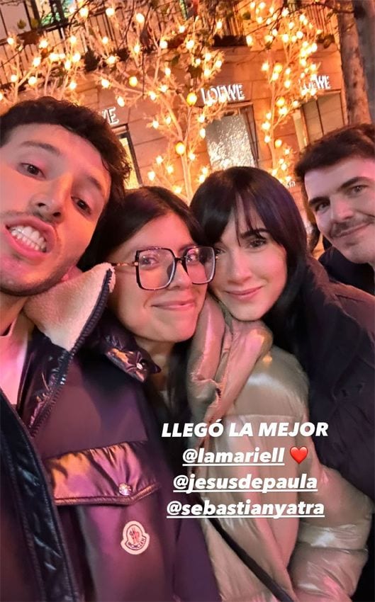 Aitana Ocaña disfrutando de la navidad con Sebastián Yatra y su estilista Jesus de Paula