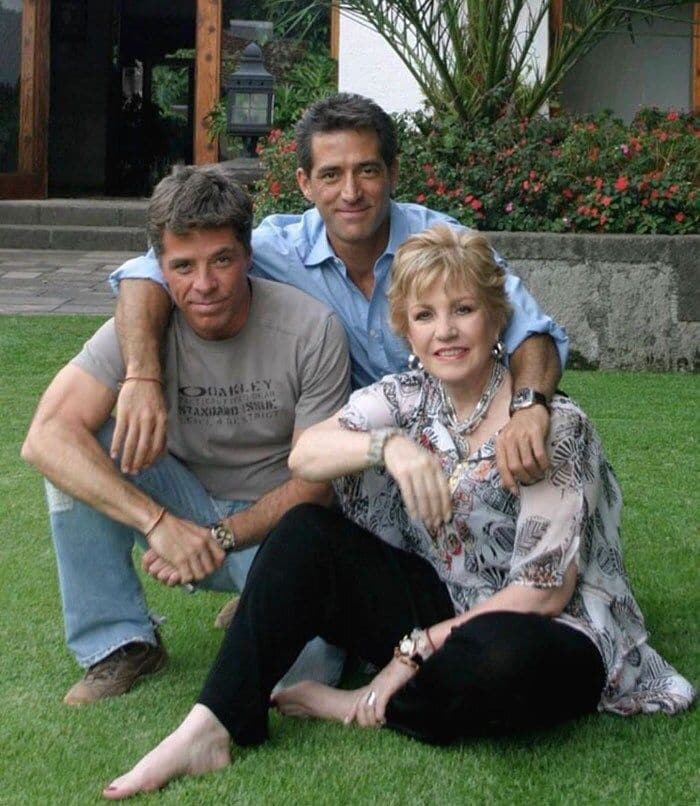 Maxine Woodside y sus hijos 