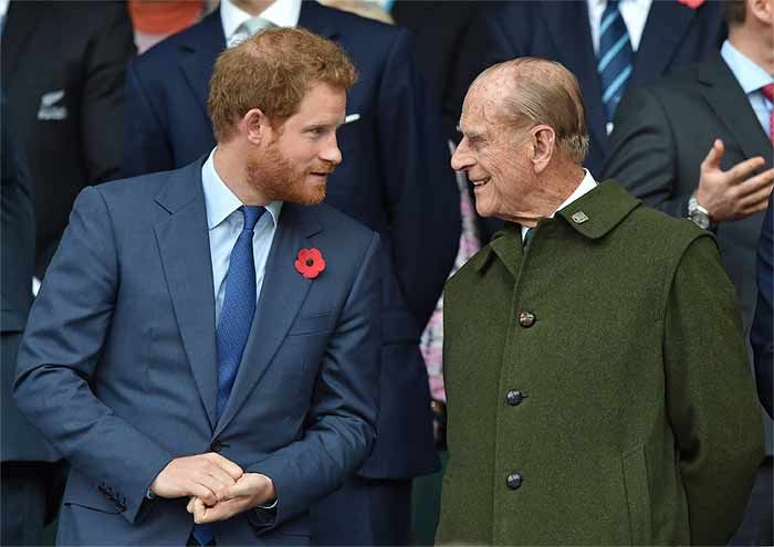 El príncipe Harry con el Duque de Edimburgo