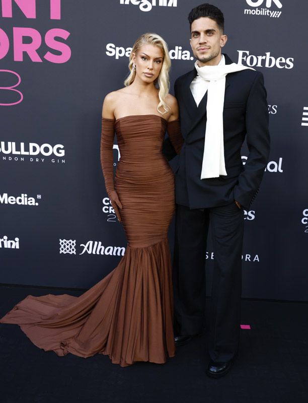 Marc Bartra y Jessica Goicoechea