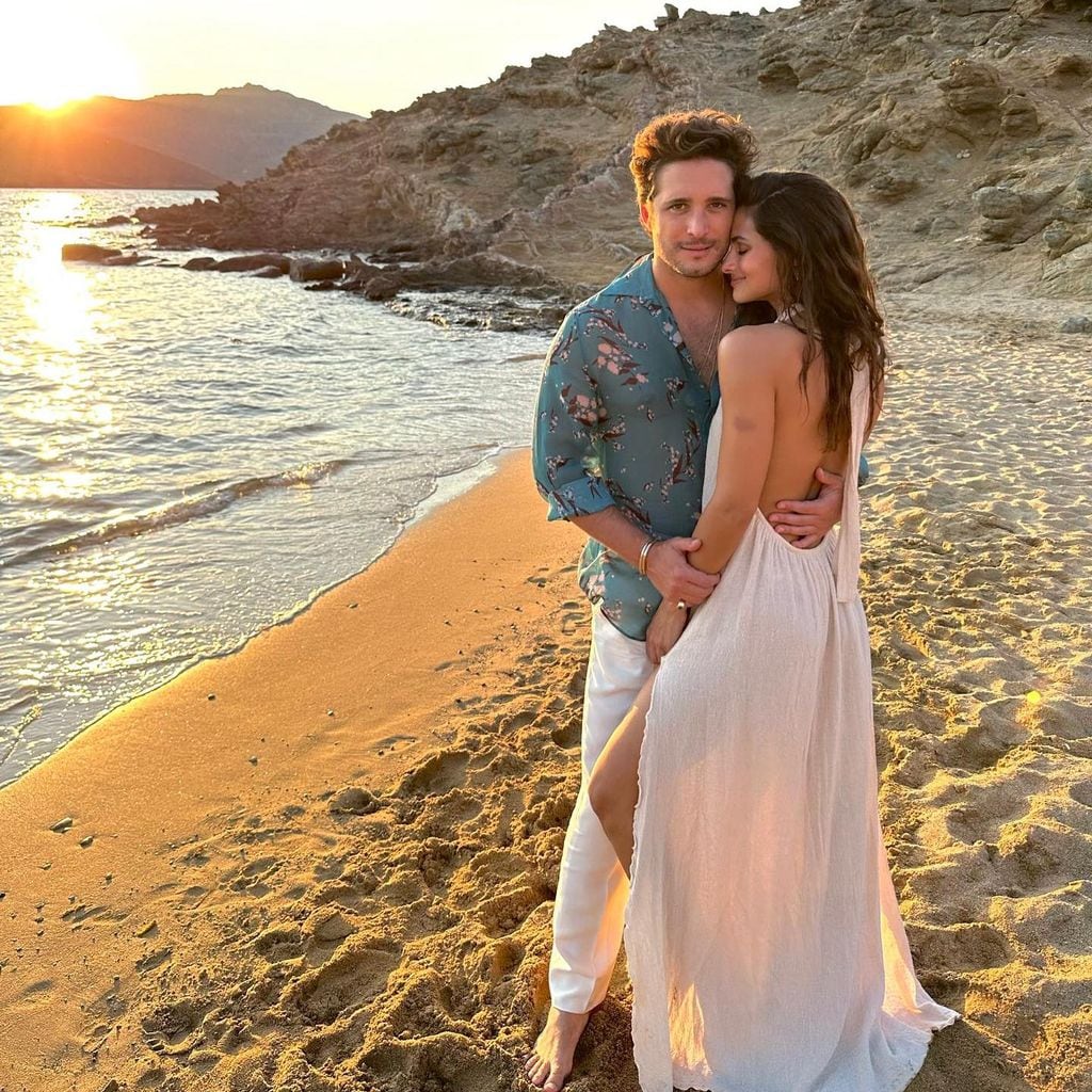 diego boneta y renata notni