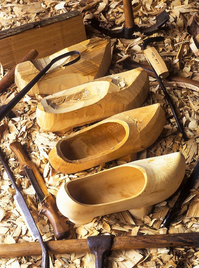 Zapatos del Museo de la Madera de Caso