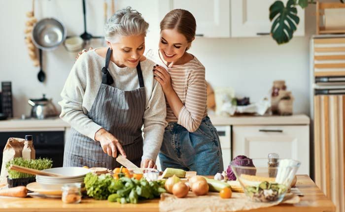 mujeres cocinando