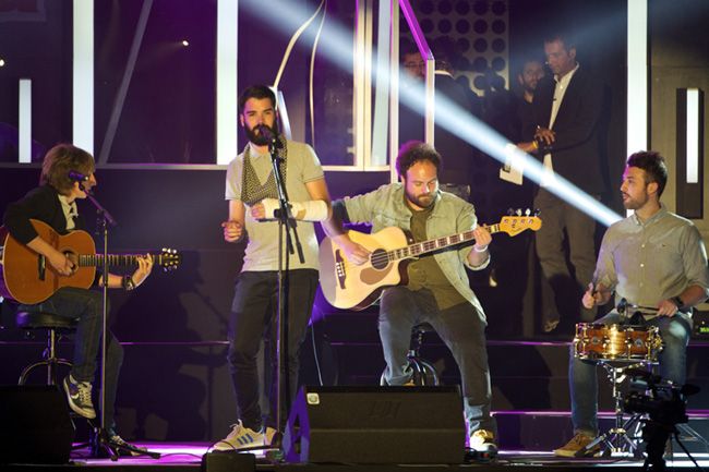 El cantante, José Chino, y el batería, Juan Carlos, continúan ingresados en la UCI del Hospital Neurotraumatológico de Jaén tras el grave accidente que sufrieron el pasado domingo
