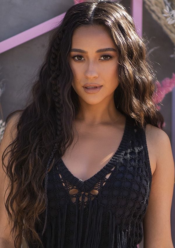 shay mitchell pelo trenza lateral