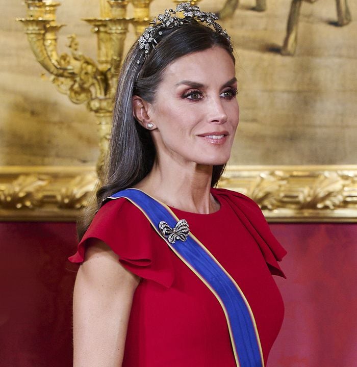 Doña Letizia moderniza la tiara floral