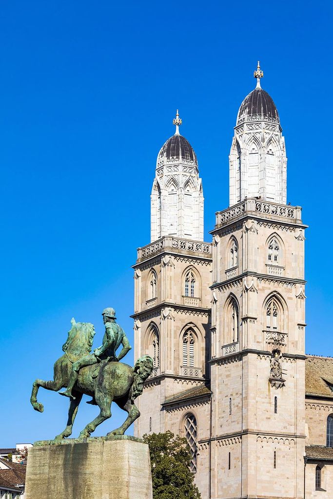 Catedral de Grossmünster, torres, Zurich, Suiza