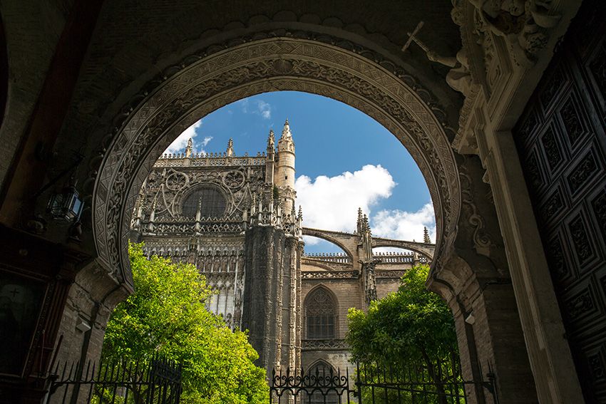 catedral-puertas-patio-naranjos