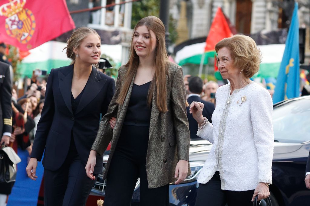 Sofia de Borbon, Leonor y Reina Sofia