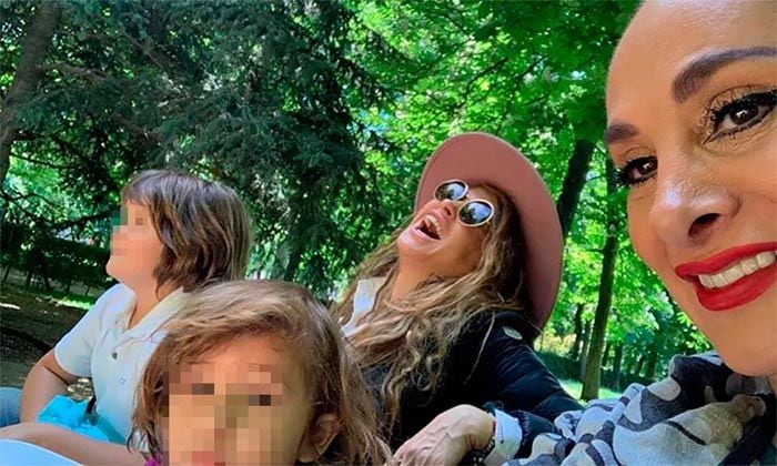 Paulina Rubio y sus hijos