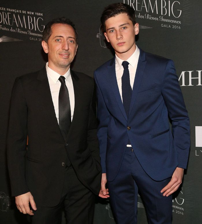 Noah Elmalleh, un apuesto joven de quince años, fruto de la relación de Gad Elmaleh con la actriz Anne Brochet, por primera vez ha acompañado públicamente a su padre a un homenaje en su honor en Nueva York
