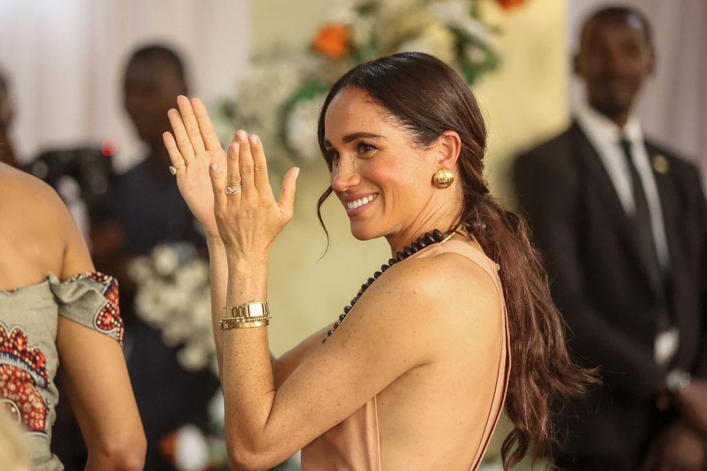 En la serie, Meghan recordó su trabajo envolviendo regalos, en una heladería y como becaria en la Embajada de Argentina.