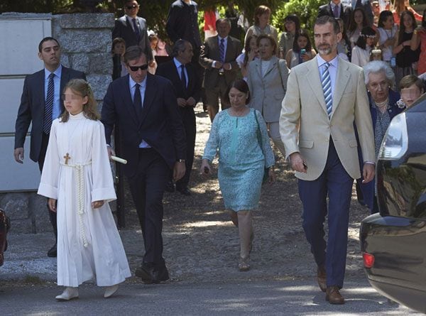 Don Felipe es el padrino de bautismo de Luis, que el próximo mes de julio cumplirá diez años, por lo que su presencia en la ceremonia estaba más que justificada
