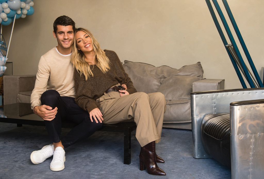 Alice Campello, muy sonriente, con su marido, Álvaro Morata