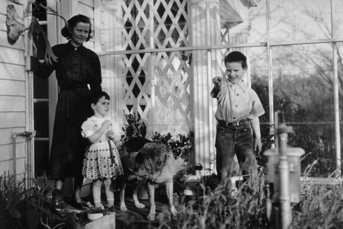 Robet Oppenheimer, su mujer Katherine y sus hijos Peter y Katherine