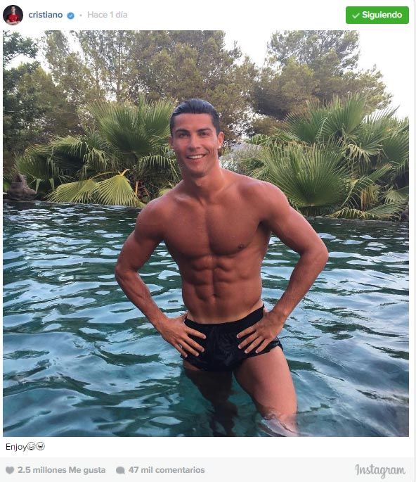 Cristiano Ronaldo luce cuerpo 10 durante sus vacaciones en Ibiza
